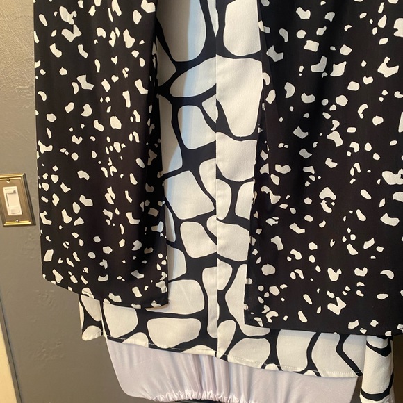 Apt 9 Black and White Pebble Design Layered Sleeveless Open Back Top - Picture 13 of 16
